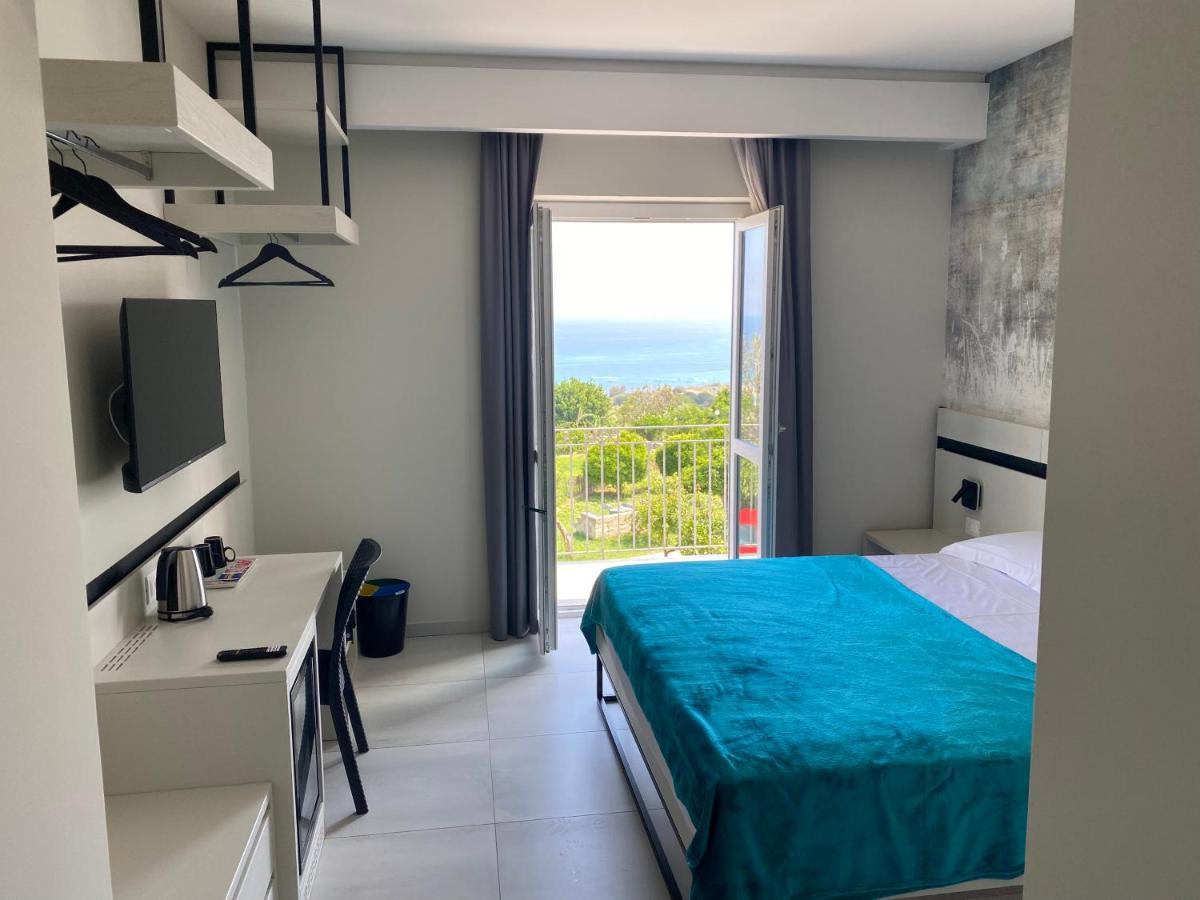 Gabriel Holidays Tropea Exterior photo