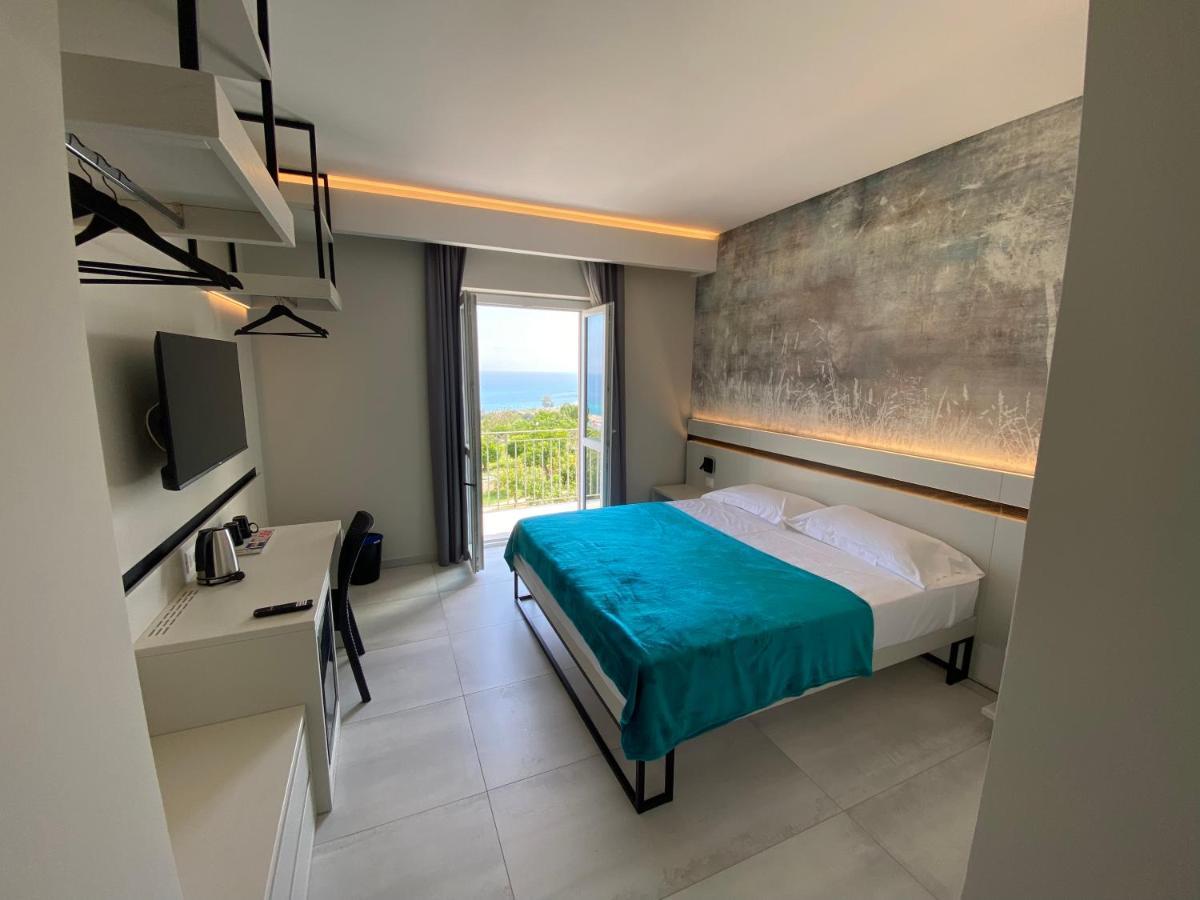 Gabriel Holidays Tropea Exterior photo